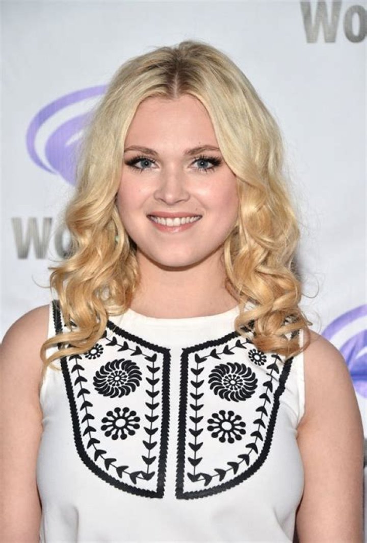 17 Eliza Taylor Bikini Eliza's Sizzling HOT Photos (2020)