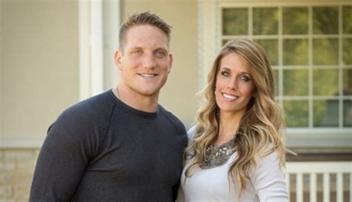 A. J. Hawk Wife, Sister, Net Worth, Height, Weight, Body Stats » Celeboid