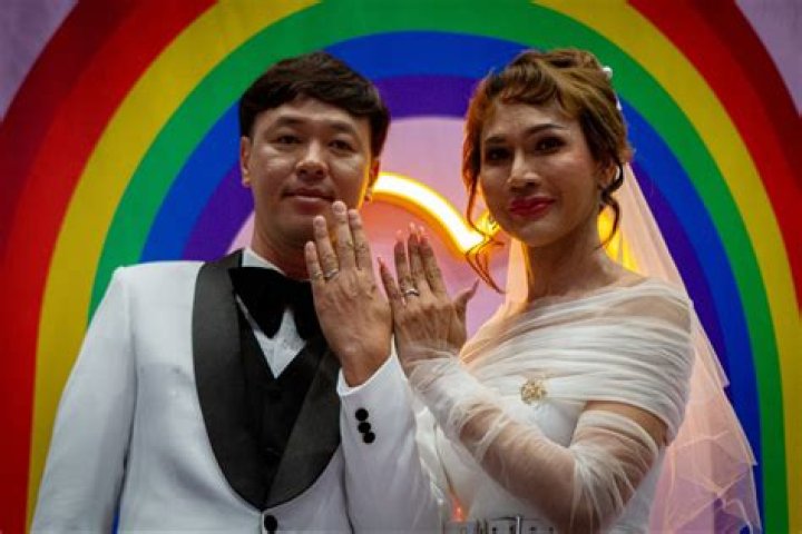 A Transgender Marriage, Without the Gratuitous Headlines them.