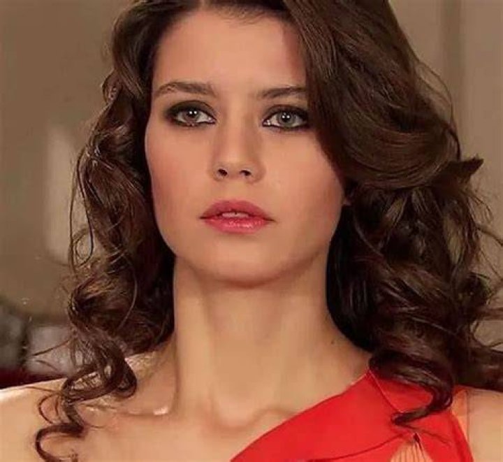Beren Saat Beren saat Wallpaper (29834577) Fanpop