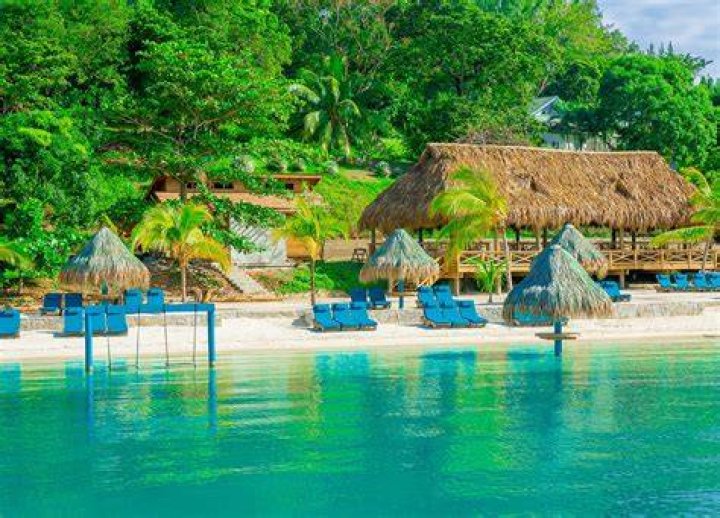 Best Beaches In Roatan Honduras