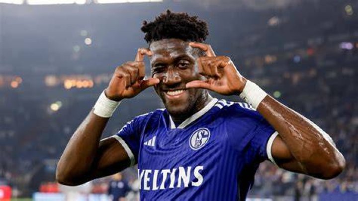Bryan Lasme Glücklich nach dem Spiel, glücklich auf Schalke FC