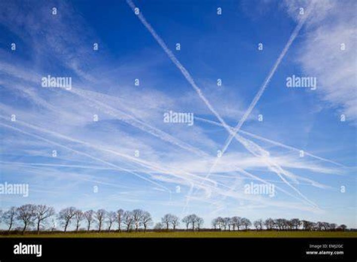 Contrails or condensation trails Met Office