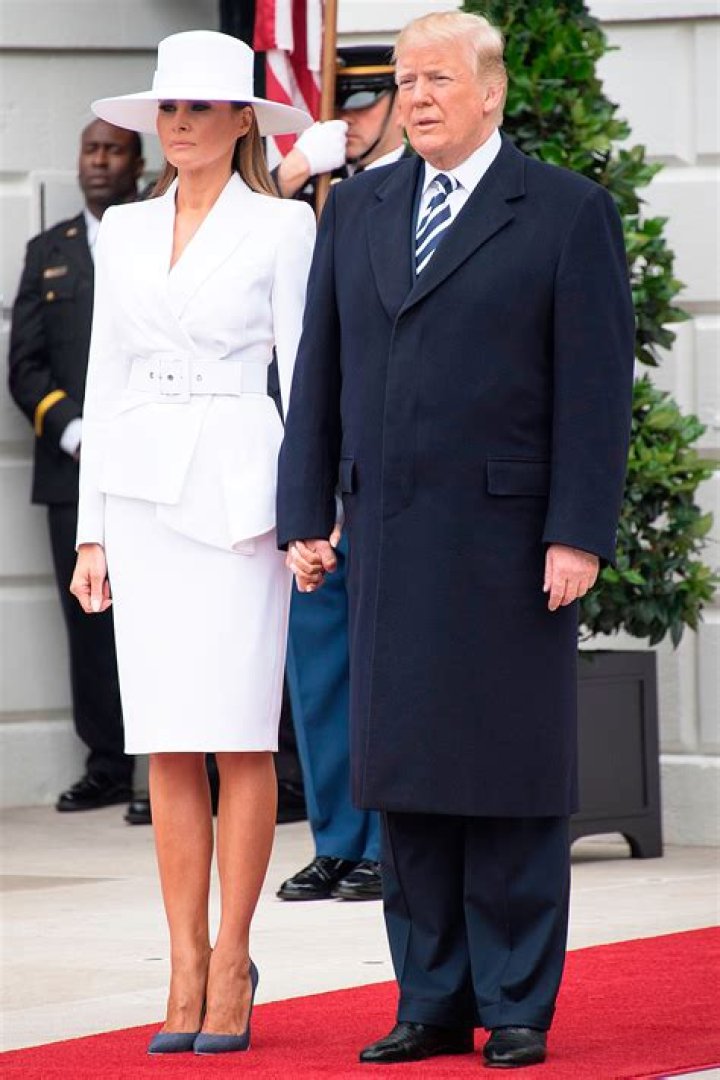 Donald Trump, Melania hold hands in official Christmas portrait