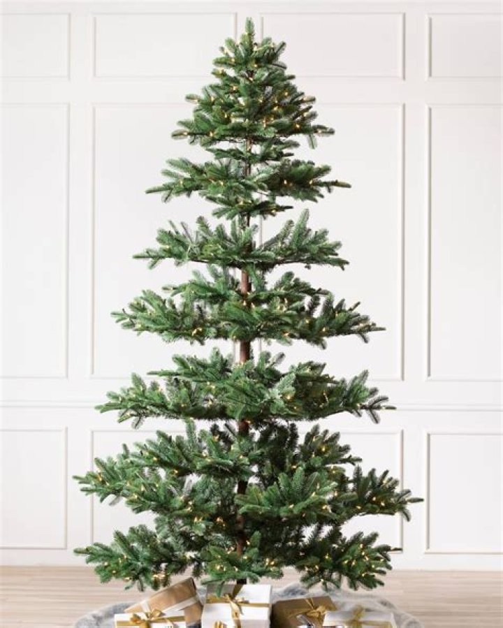 Fake fir Artificial Christmas trees emphasize warmth and personality