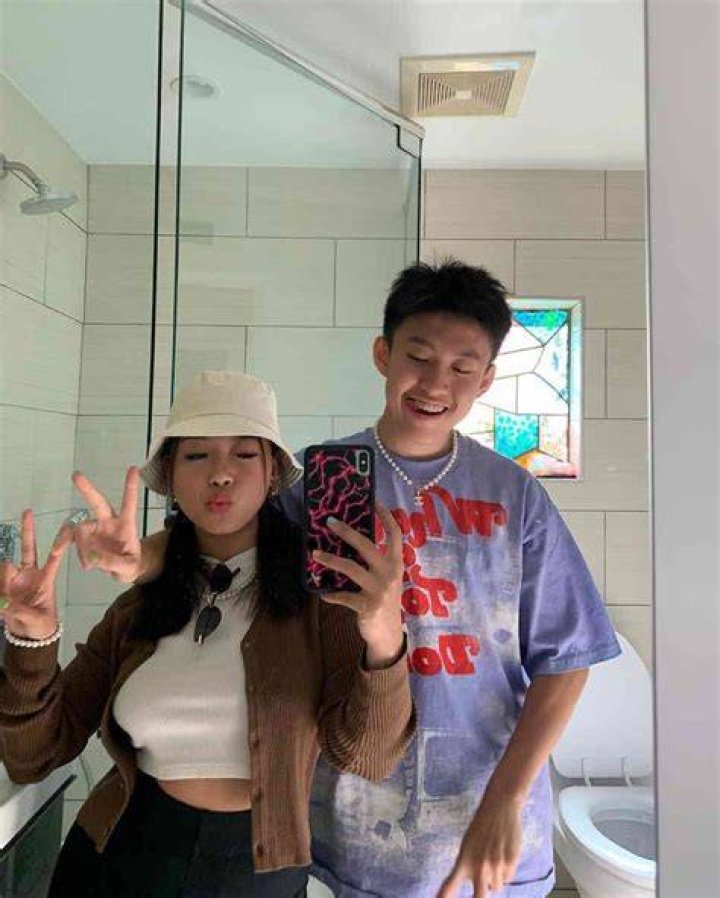 Fans Jadi Pacar, 10 Potret Vanntey Heng Kekasih Rich Brian