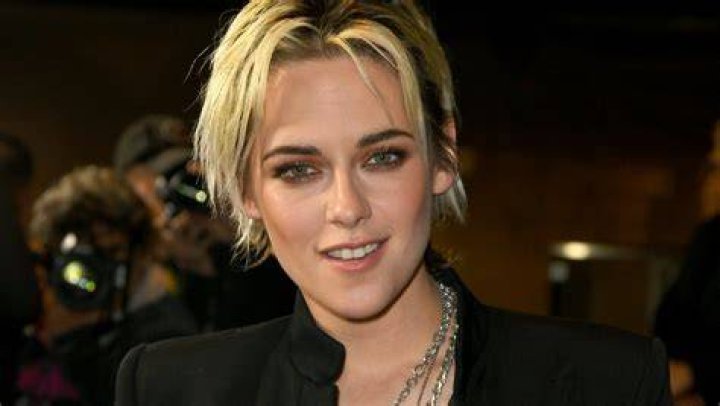 First Look Kristen Stewart As A Vampire In The Twilight Saga Breaking