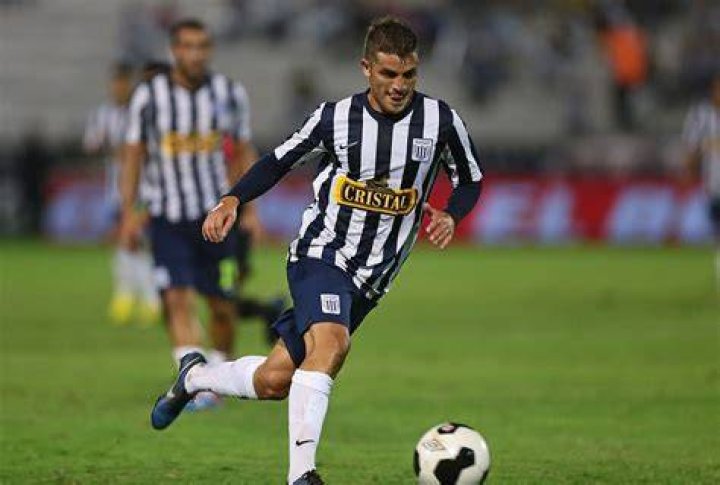 Gabriel Costa Fu&egrave; Presentado en Colo Colo Entre Bolas