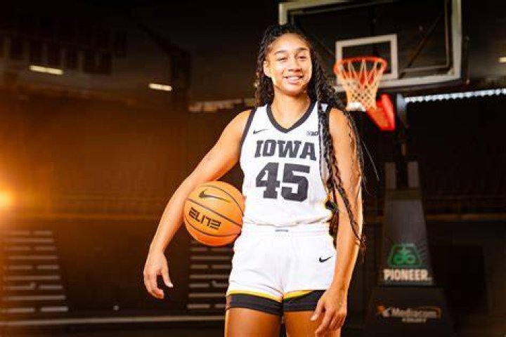 Hannah Stuelke's parents reflect on her surreal freshman season