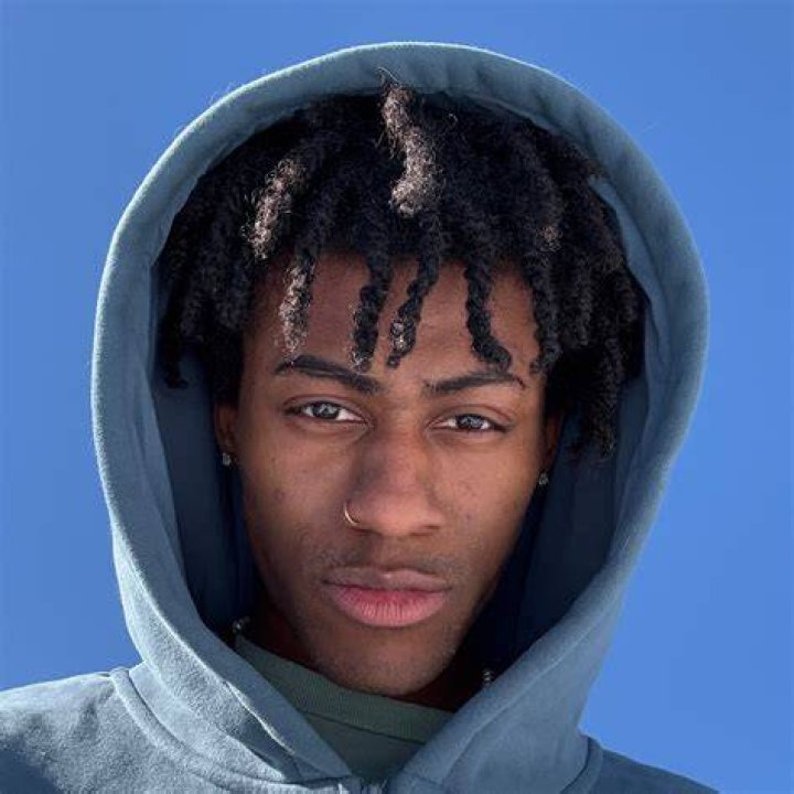 Hero DW YouTube