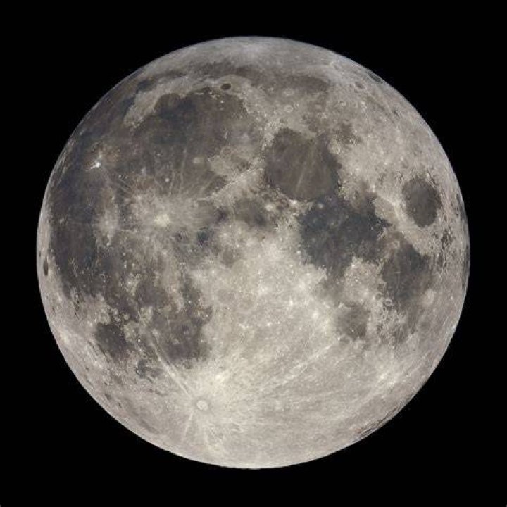 Independence Day Full Moon The full moon in partial penumb… Flickr