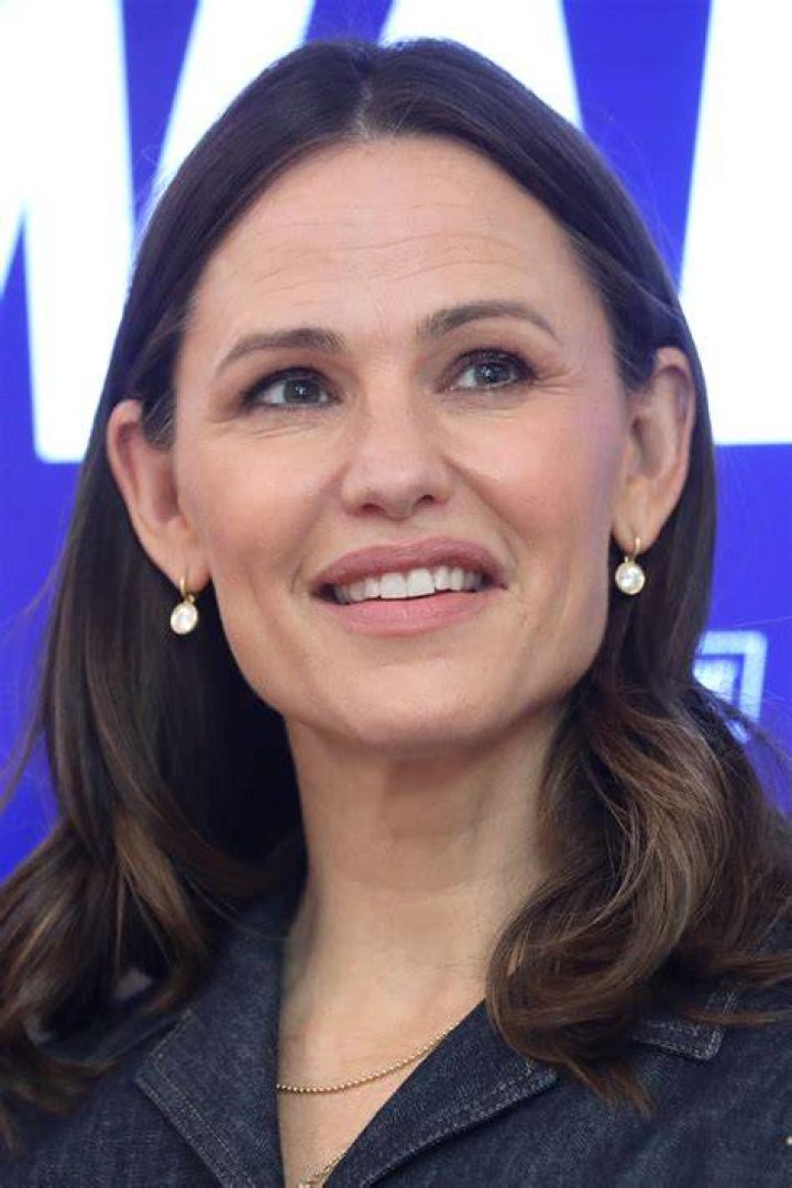 Jennifer Garner Just Put Her Own Spin on One of 2023’s Hottest Denim