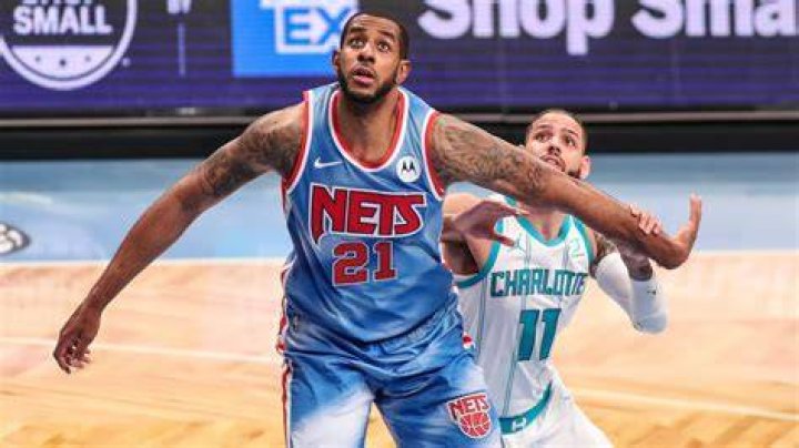 LaMarcus Aldridge retires suddenly after irregular heartbeat diagnosis