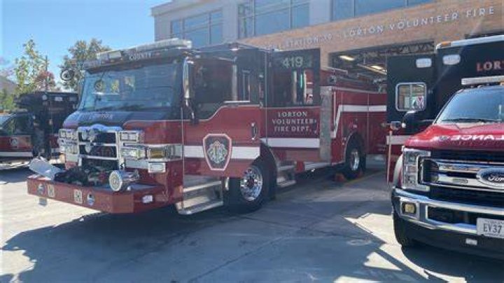 Lorton Vol. Fire Department Engine 419 and Medic 419 responding. YouTube