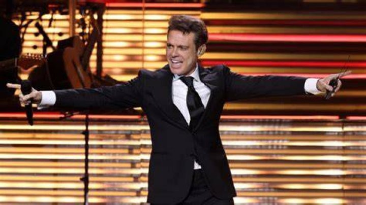 Luis Miguel, hospitalized after a brutal fall
