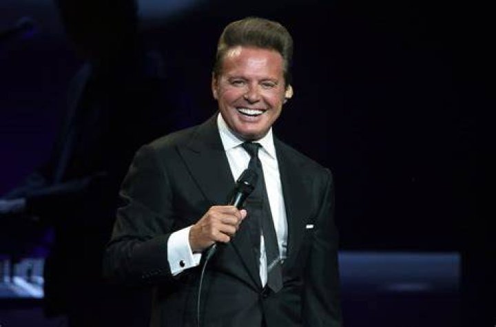 Luis Miguel Kicks Off His 2023 Tour Here’s How Fans Are Reacting