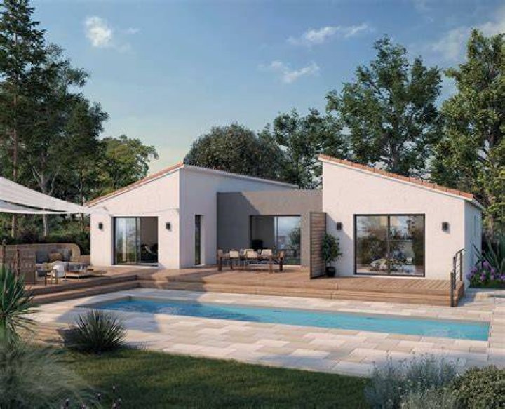 Maison d'architecte année 70, isolée au milieu de la forêt en Seine et
