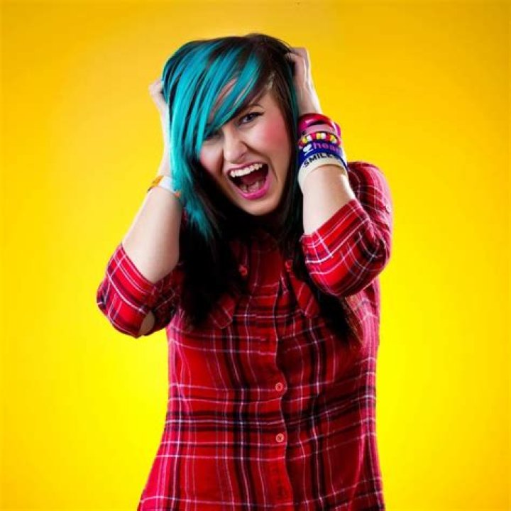 Nonbinary Femmes and the Realities of Dating Them