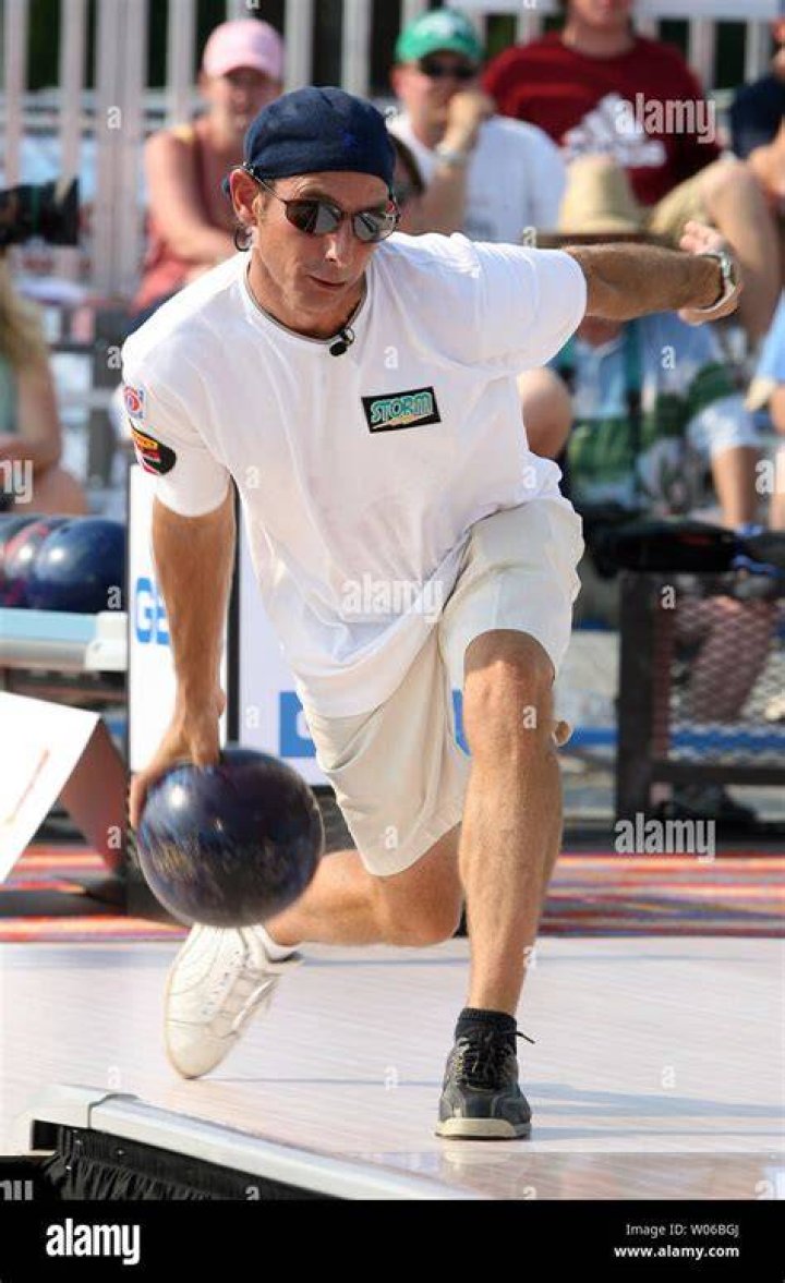 Norm Duke prepares for final time competing at the PBA League PBA