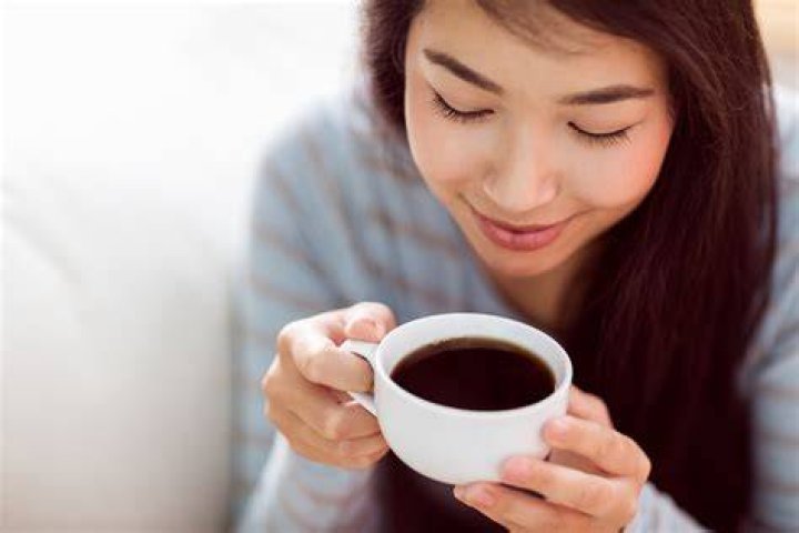 People who drink coffee tend to live a longer life
