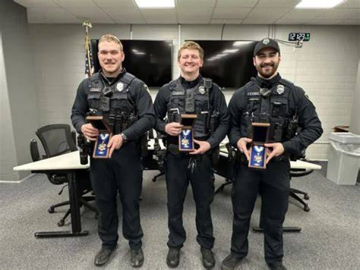 Springfield officers save stabbing victim's life