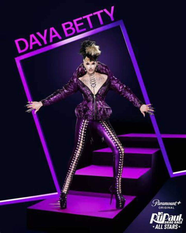 Watch Daya Betty Get Into 'Rocky Horror' Drag While Answering Fan