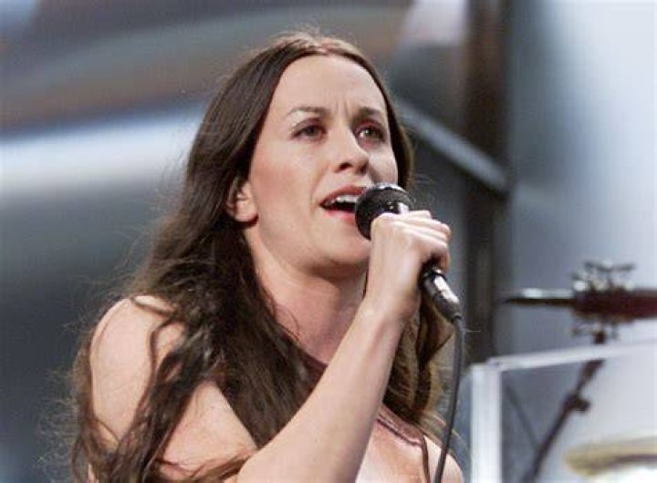 What happened to Alanis Morissette and Ryan Reynolds?