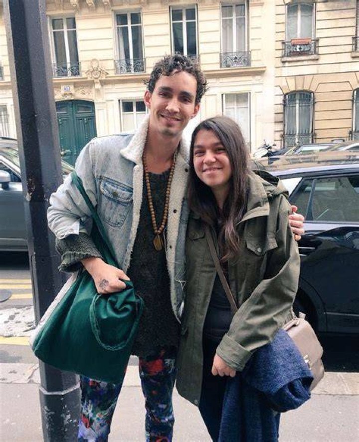 Who Is Robert Sheehan Dating? POPSUGAR Celebrity